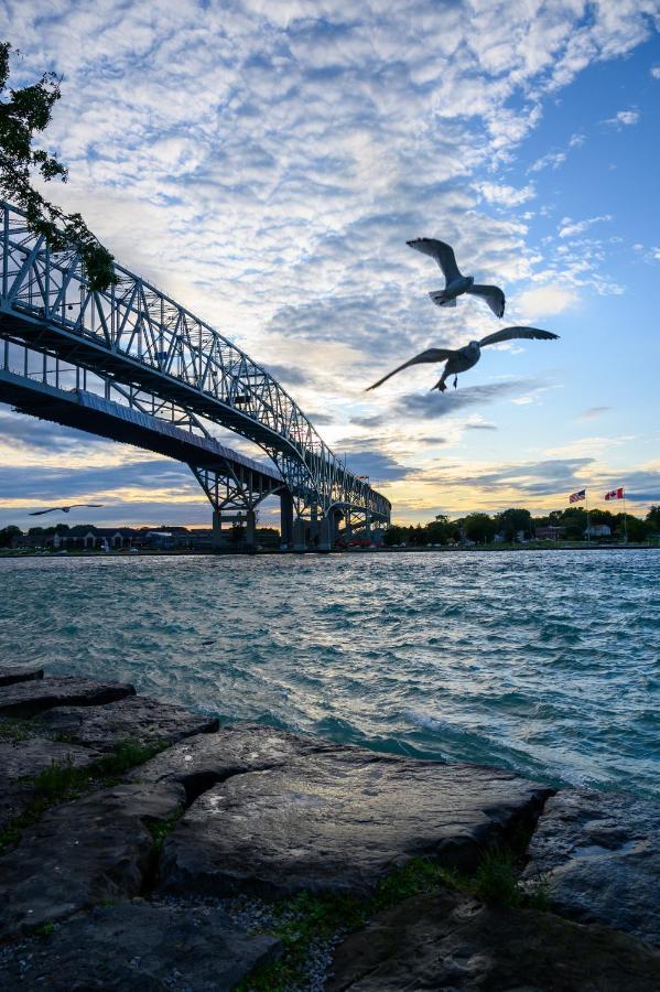 Days Inn By Wyndham Sarnia Harbourfront Buitenkant foto