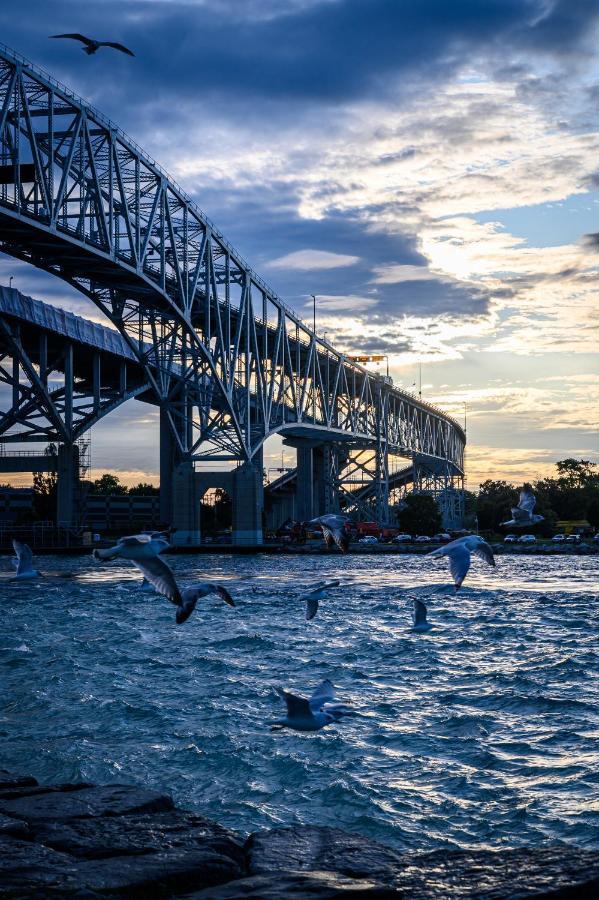 Days Inn By Wyndham Sarnia Harbourfront Buitenkant foto