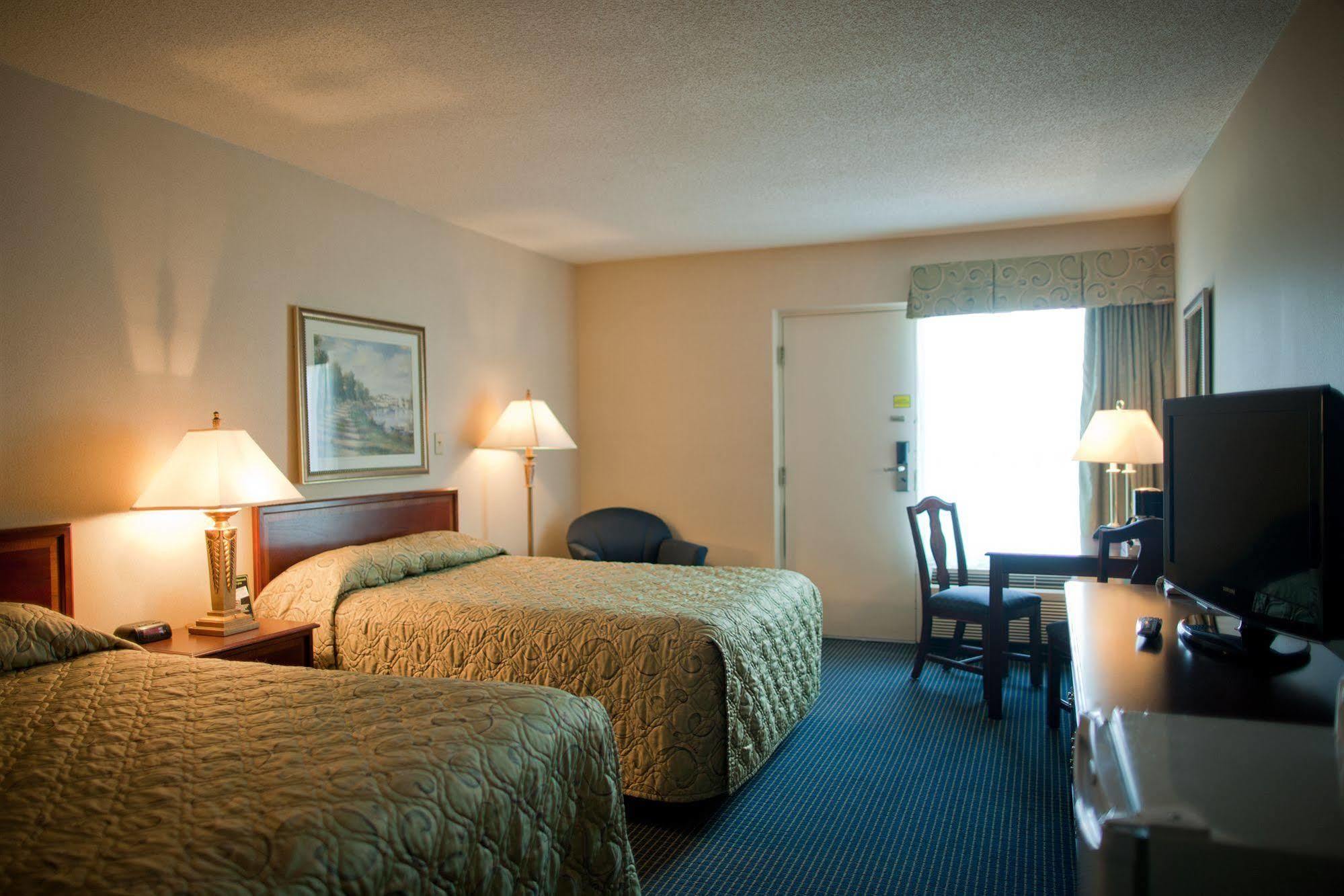 Days Inn By Wyndham Sarnia Harbourfront Buitenkant foto